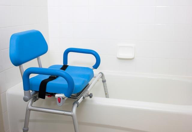 sliding transfer bench with swivel seat for bathtub